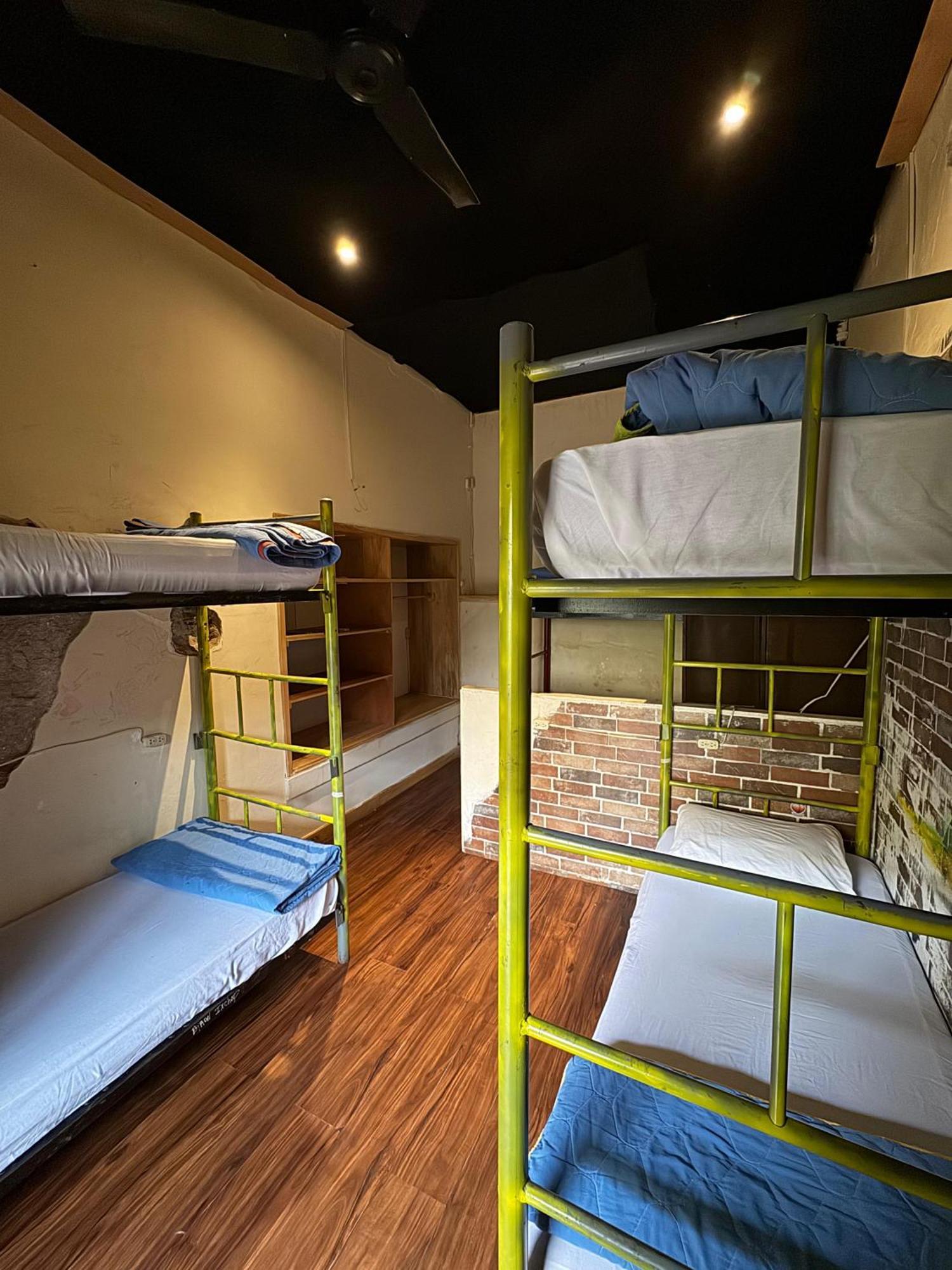 Volko Party Hostel Antigua Екстер'єр фото