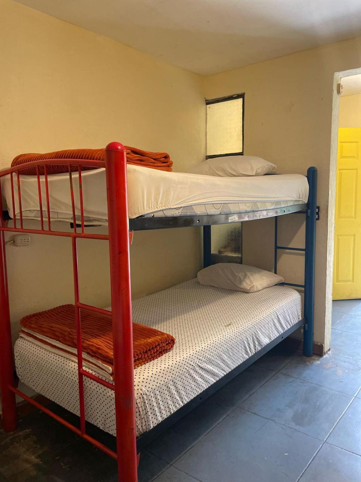 Volko Party Hostel Antigua Номер фото